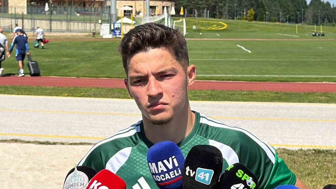 KOCAELİSPOR'UN GENÇ FUTBOLCUSU EGE BİLİM, YENİ SEZONDA YEŞİL-SİYAHLI FORMAYLA MÜCADELE ETMEK...