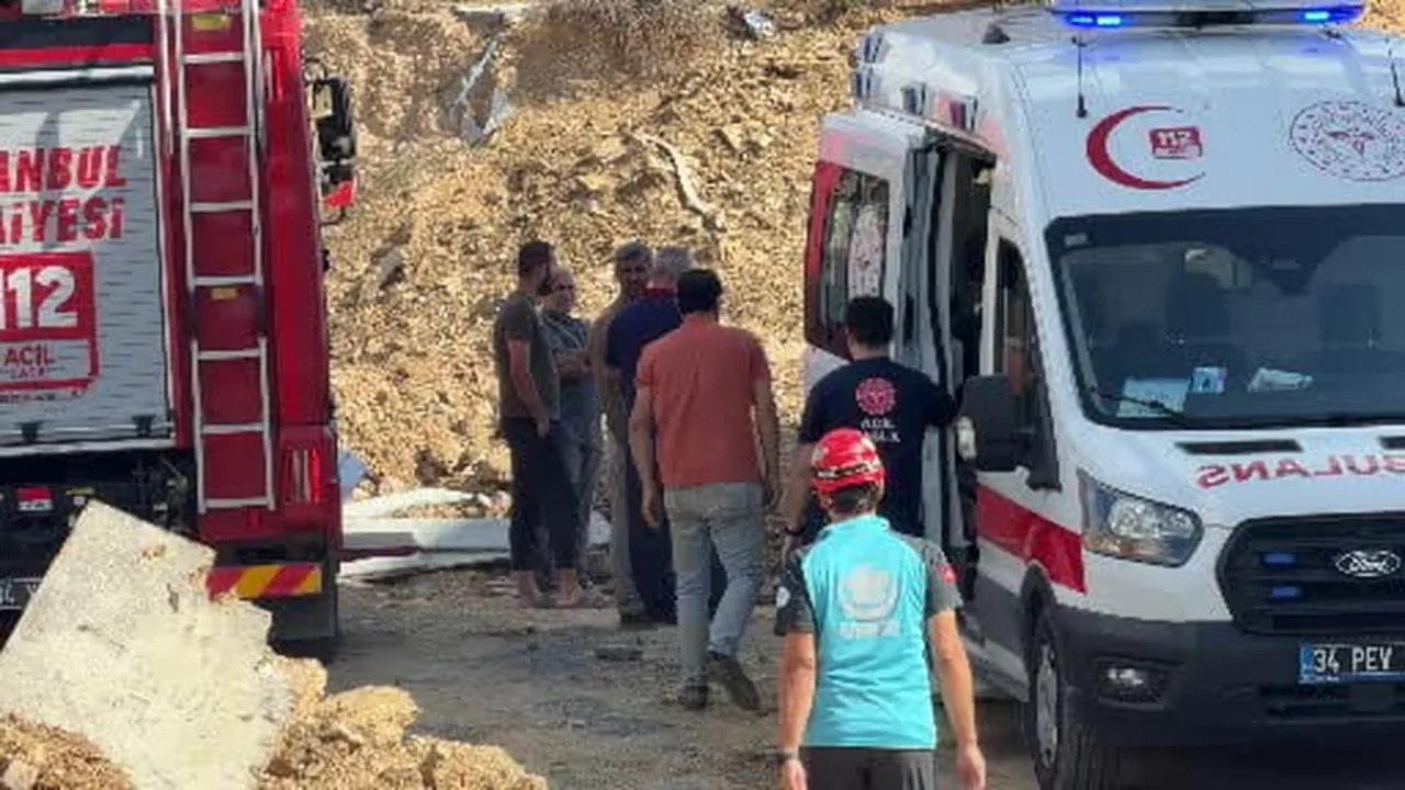 Başakşehir Şamlar Mahallesi'nde inşaat alanında toprak kayması yaşandı