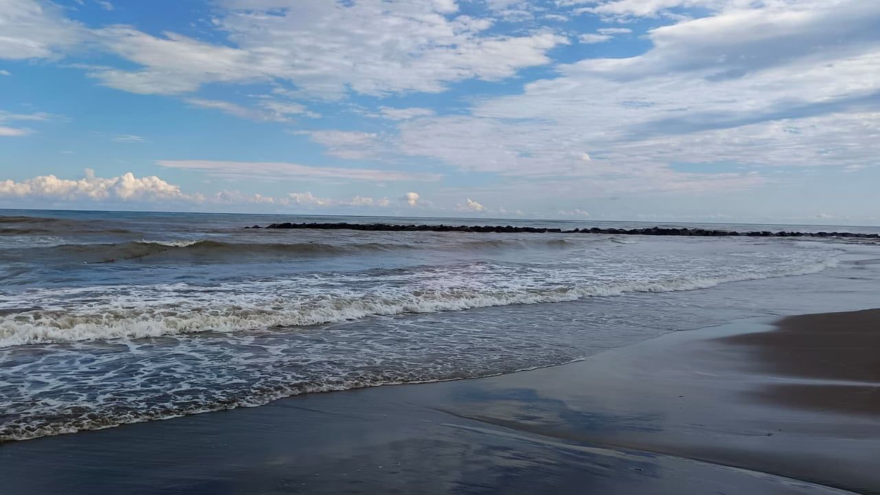 SAMSUN VALİLİĞİ, DALGA YÜKSEKLİĞİ İLE RÜZGAR HIZININ TEHLİKELİ SEVİYELERE ULAŞMASININ BEKLENDİĞİN...