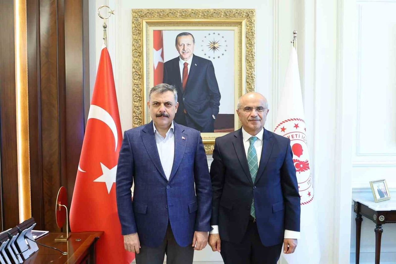 BAŞKAN ER, BAKAN ÇİFTÇİ İLE MALATYA’NIN GELECEĞİNİ KONUŞTU