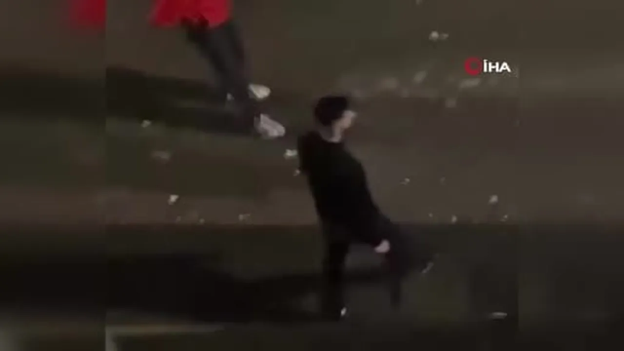 Ankara’da sopalı, silahlı kavga kamerada