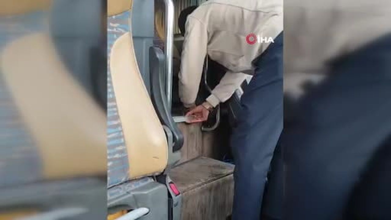 Ankara'da yolcu otobüsünün gizli bölmesinde 5 düzensiz göçmen yakalandı