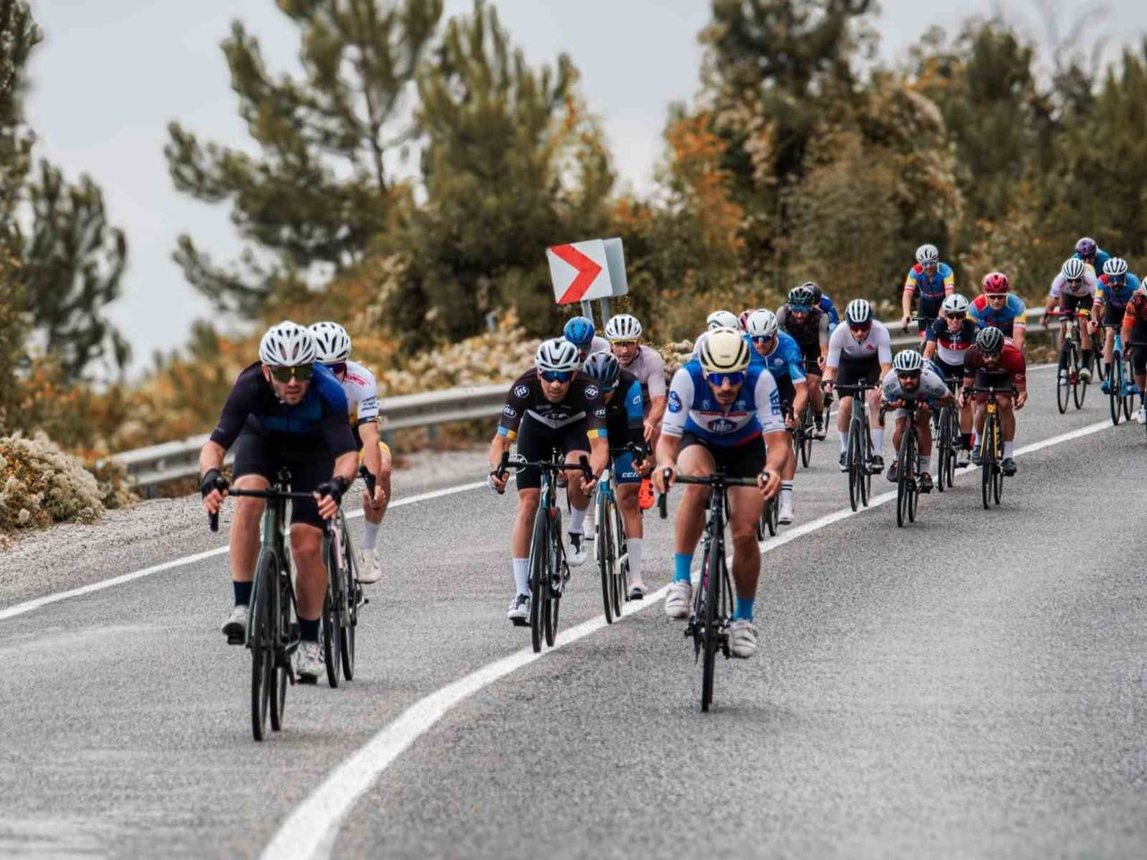 TÜRKİYE GENELİNDE 13 FARKLI LOKASYONDA GERÇEKLEŞTİRİLEN GRAN FONDO AMATÖR BİSİKLET YARIŞLARININ...