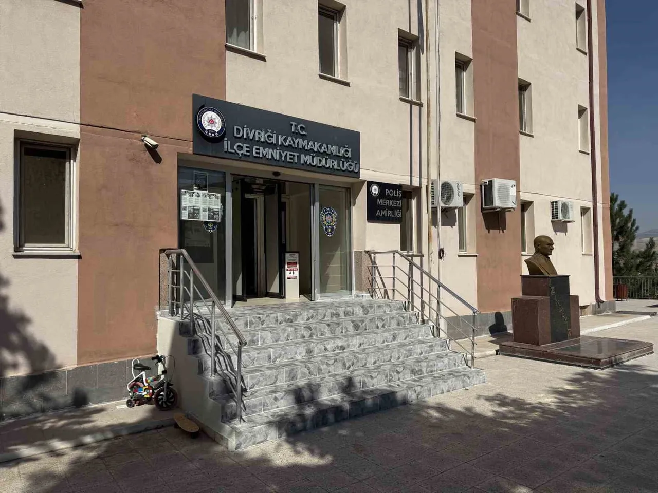 SİVAS'IN DİVRİĞİ İLÇESİNDE 3 GÜNDÜR ARANAN 11 AYLIK BEBEK SORUŞTURMASINDA GÖZALTINA ALINAN 6 KİŞİ...