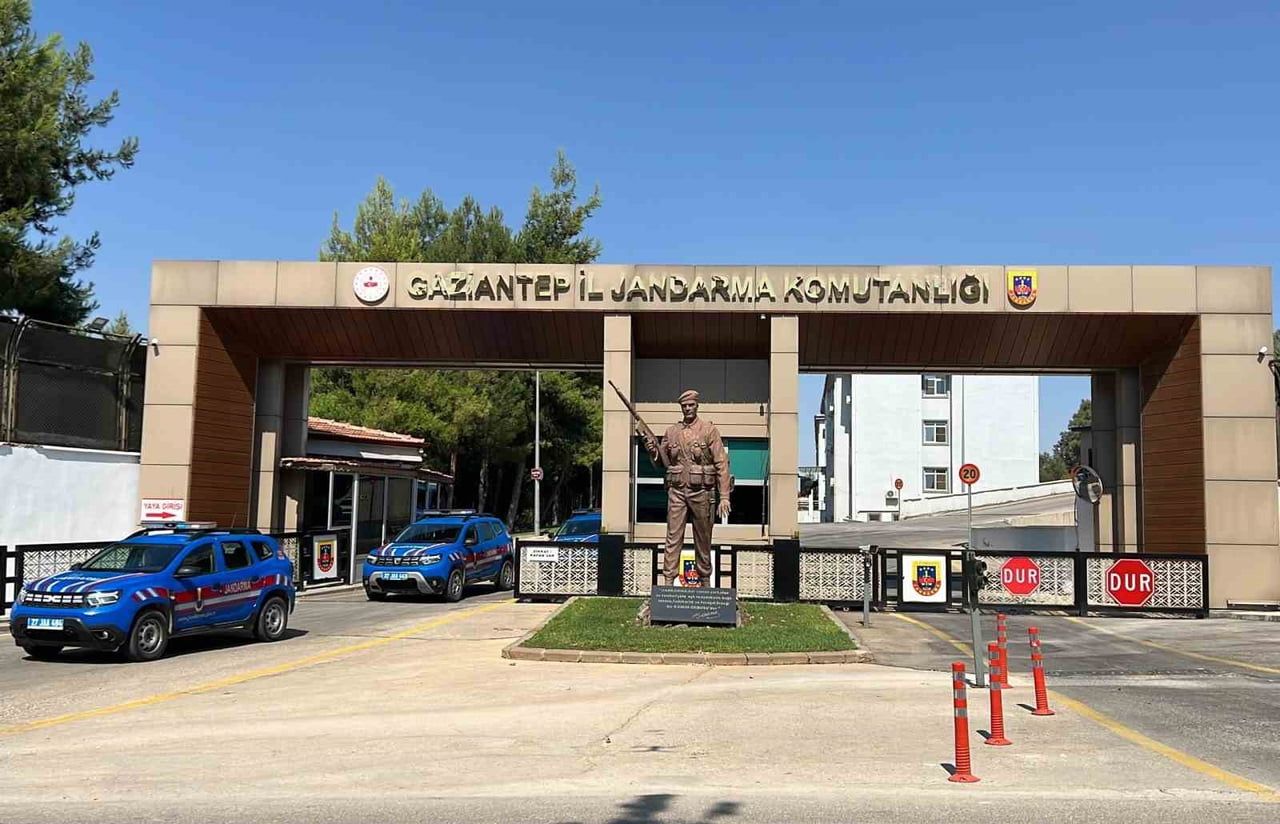 GAZİANTEP'TE JANDARMA EKİPLERİNCE YAKALANAN HIRSIZLIK ŞÜPHELİSİ 43 ŞAHISTAN 17'Sİ...