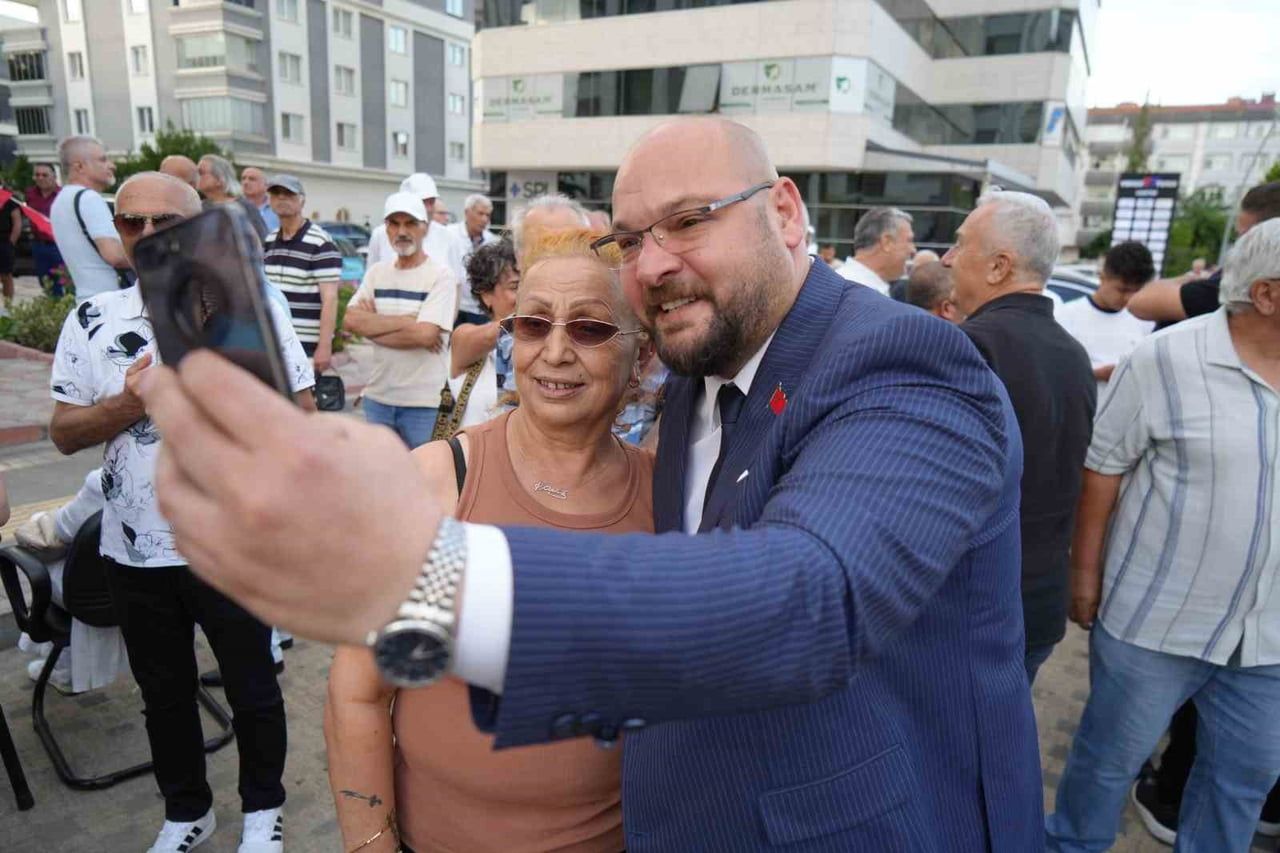 SAMSUN’UN ATAKUM BELEDİYE BAŞKANI SERHAT TÜRKEL, CHP’DEN İSTİFA EDİP YENİ PARTİ’YE GEÇTİKLERİNİ VE...