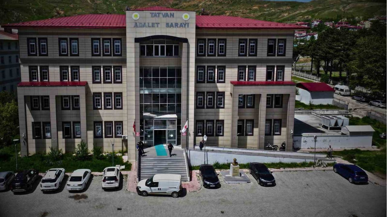 BİTLİS’İN TATVAN İLÇESİNDE, 12 YAŞINDAKİ BİR KIZ ÇOCUĞUNA YÖNELİK CİNSEL SALDIRI VE ÖLÜM İDDİASINI...