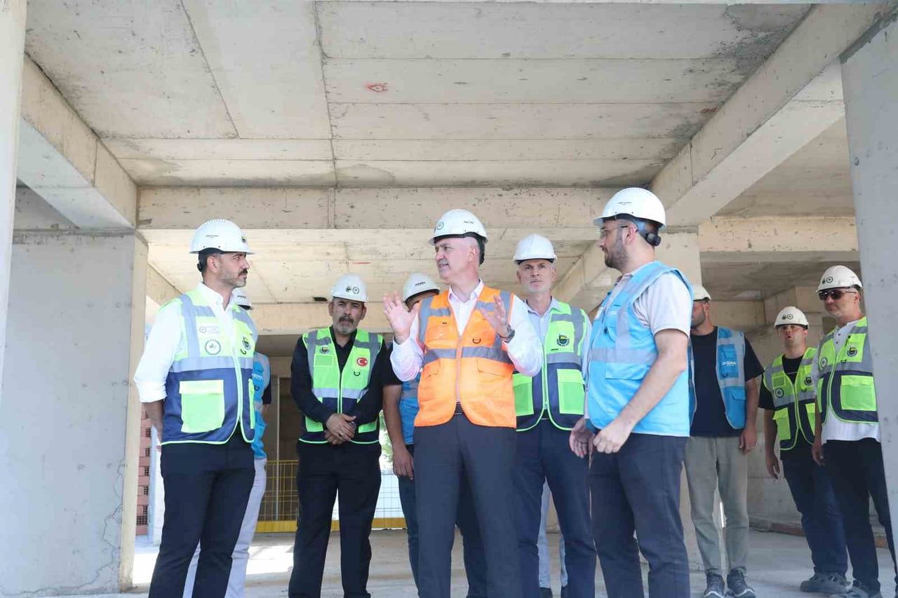 TURGUTALP KENTSEL DÖNÜŞÜM PROJESİNİN BİRİNCİ ETABINDA DEVAM EDEN ÇALIŞMALARI YERİNDE İNCELEYEN...