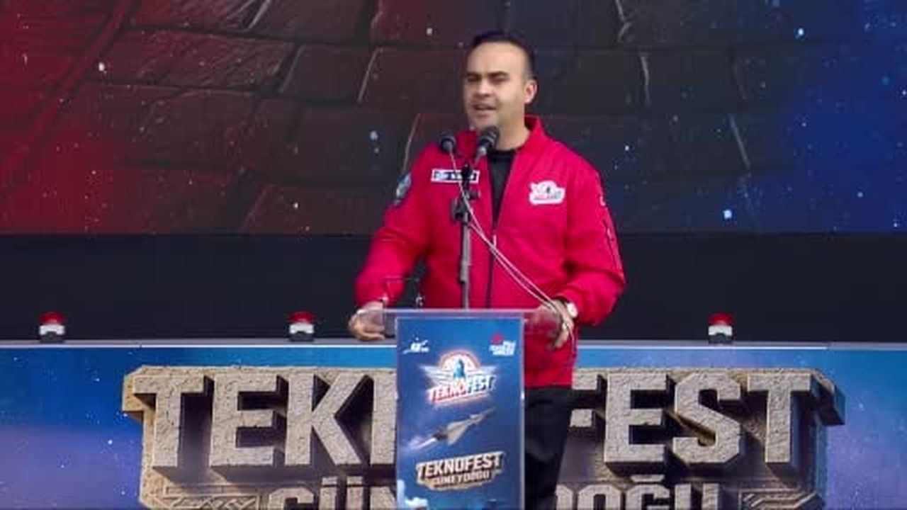 Bakan Kacır: "Türkiye Yüzyılını gençlerinin azmi ve cesaretiyle inşa eden Türkiye var"