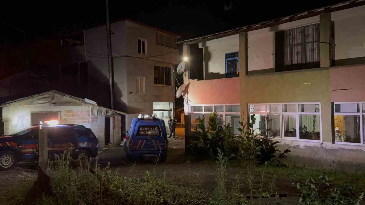 JANDARMA EKİPLERİNİN OLAY YERİNDE İNCELEMEDE BULUNMASI