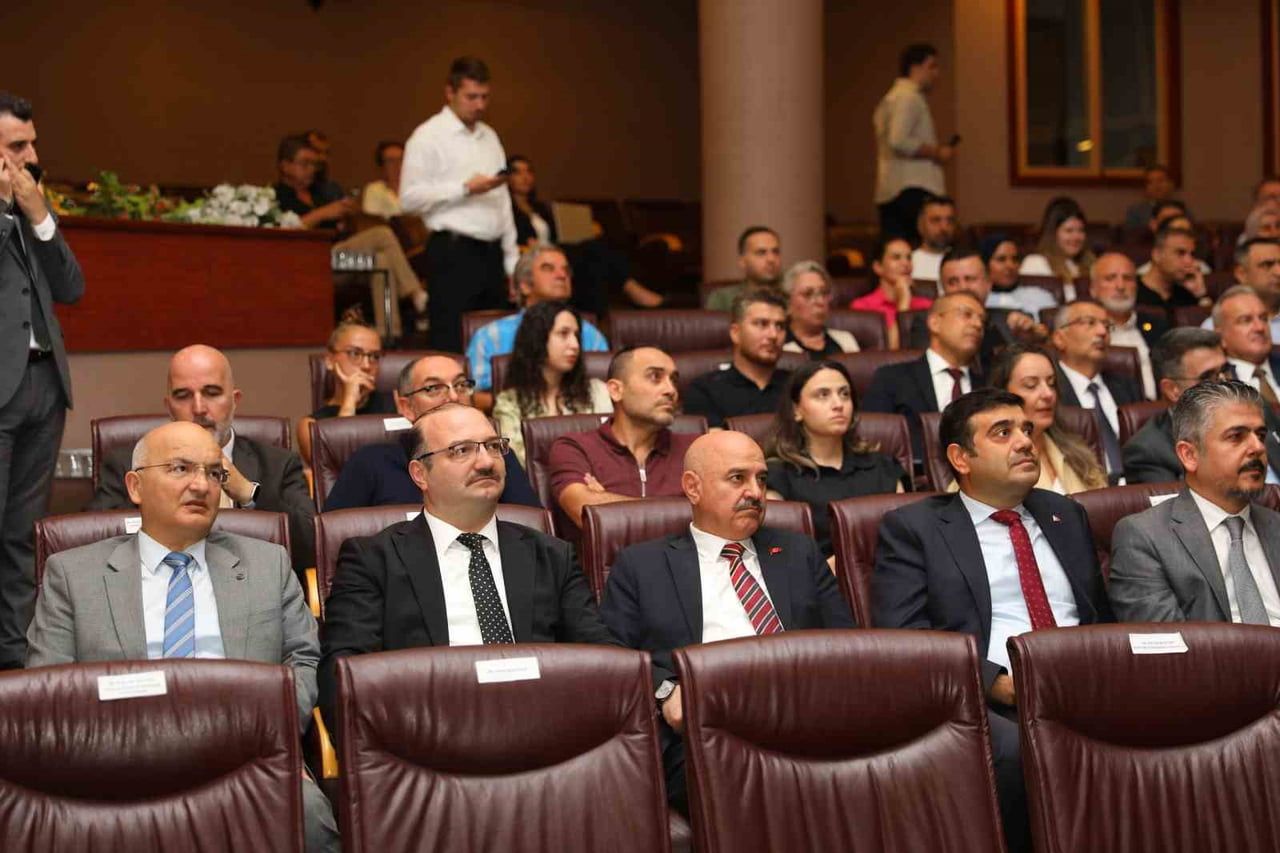 ATATÜRK ÜNİVERSİTESİ REKTÖRÜ PROF. DR. AHMET HACIMÜFTÜOĞLU, YÖK BAŞKANI PROF. DR. EROL ÖZVAR’IN...