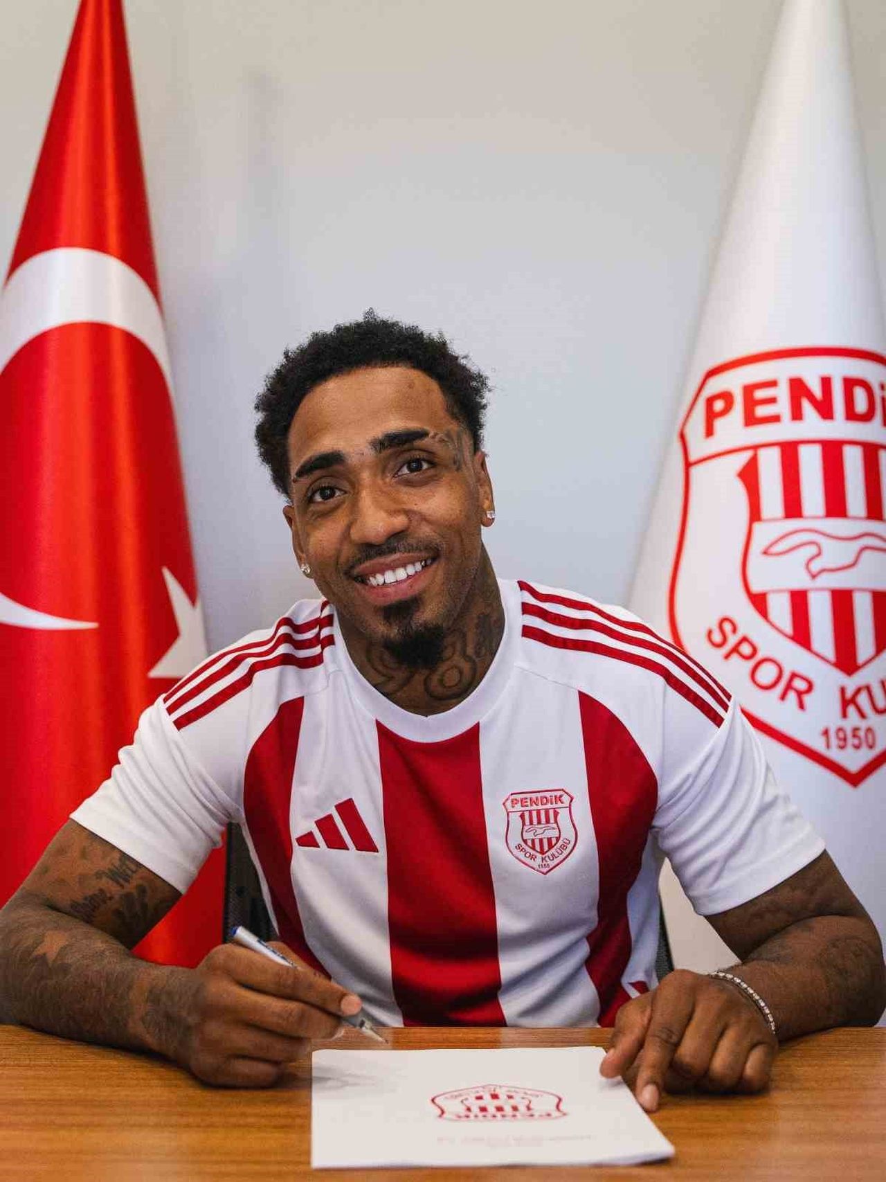 TRENDYOL 1. LİG EKİPLERİNDEN PENDİKSPOR, MALLİK WİLKS'İN SÖZLEŞMESİNİN FESHEDİLDİĞİNİ...