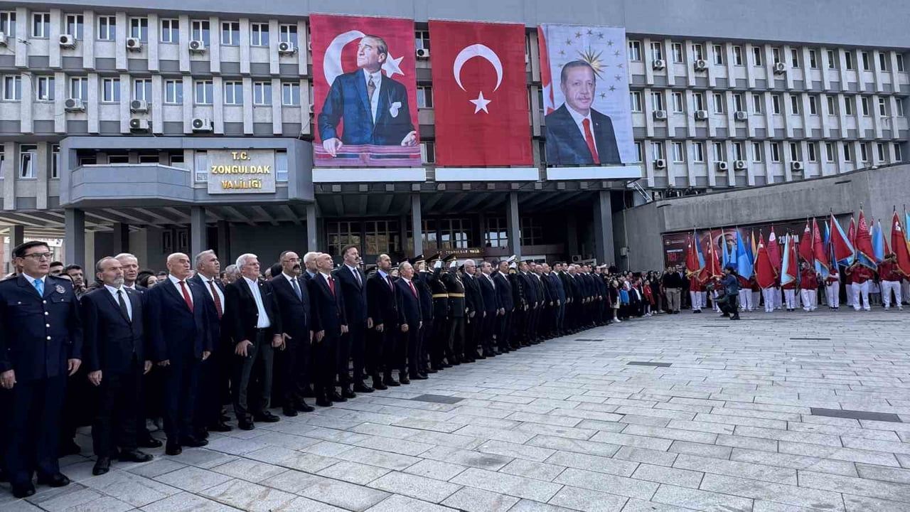 ZONGULDAK(İHA)-ZONGULDAK'TA 29 EKİM CUMHURİYET BAYRAMI TÖRENLE KUTLANDI.