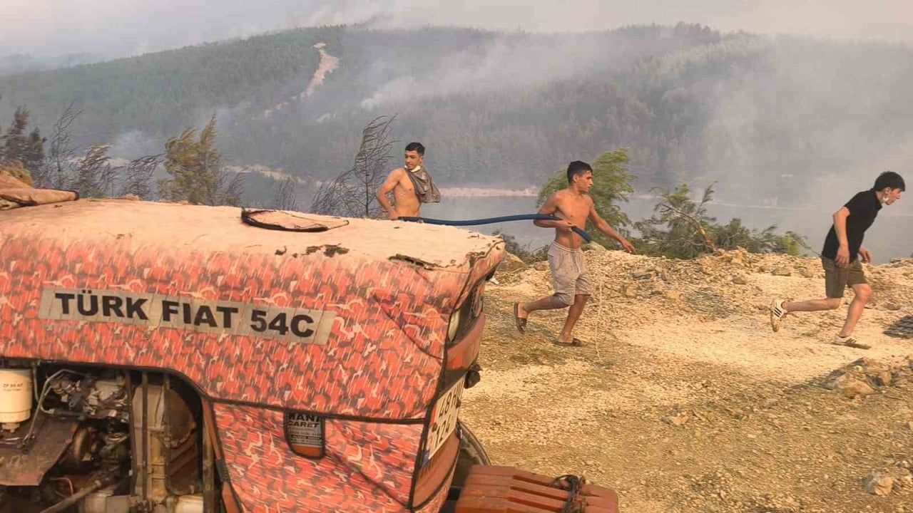 MUĞLA'NIN SEYDİKEMER İLÇESİNDE SABAH SAATLERİNDE BAŞLAYAN ORMAN YANGININA HAVADAN VE KARADAN...