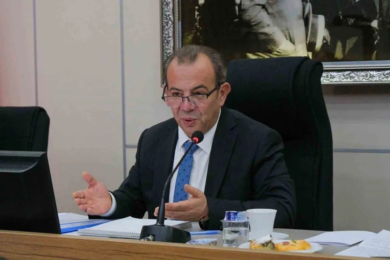 MAHKEME HEYETİ, GÖREVİNDEN UZAKLAŞTIRILAN BOLU BELEDİYE BAŞKANI TANJU ÖZCAN'A 7 YIL 3 AY 15'ER GÜN...
