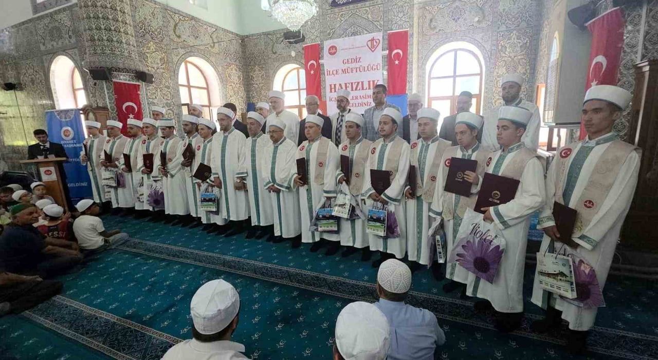 KÜTAHYA GEDİZ'DE 15 HAFIZ İÇİN İCAZET MERASİMİ