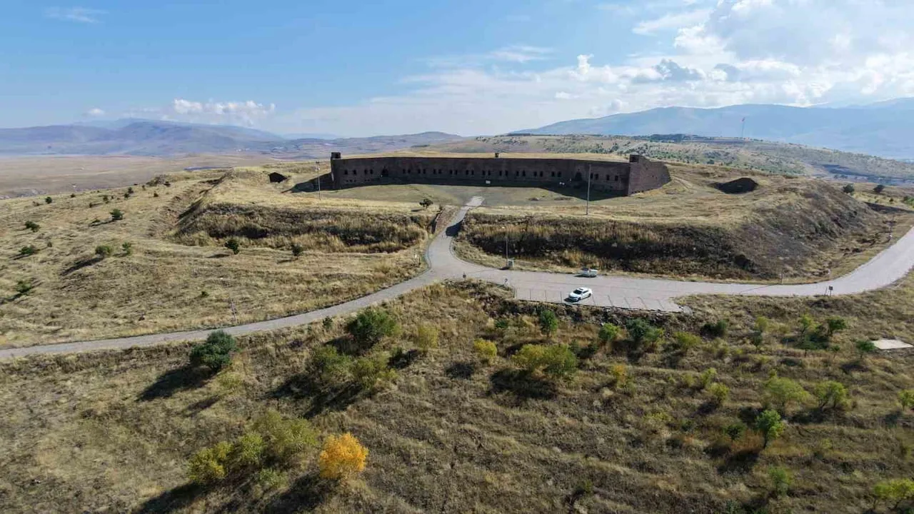 ERZURUM’DA 93 HARBİ SIRASINDA ŞEHİT DÜŞEN 7 KARDEŞİN YAN YANA DEFNEDİLDİĞİ MEZARLAR, MECİDİYE...