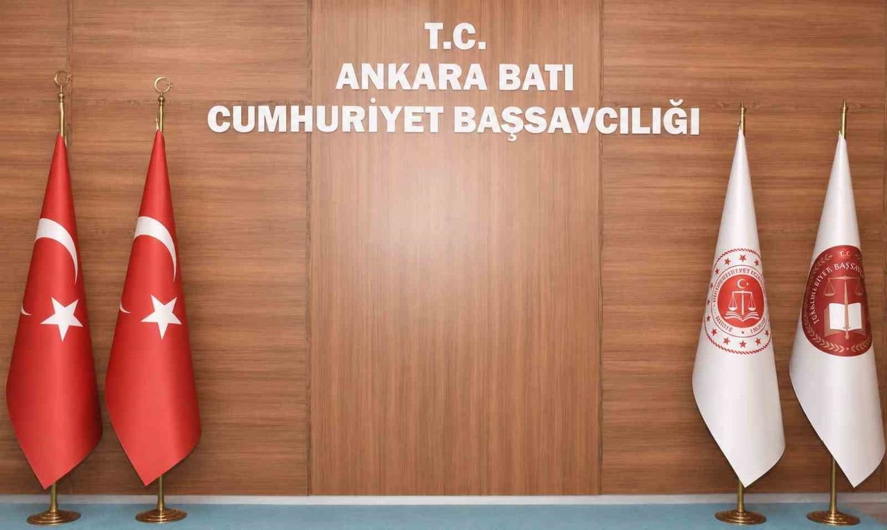ANKARA’DA EVİNİ SATAN VATANDAŞIN 2 MİLYON LİRASINI ÇALAN 2 ŞÜPHELİ, KAÇMAYA ÇALIŞIRKEN...