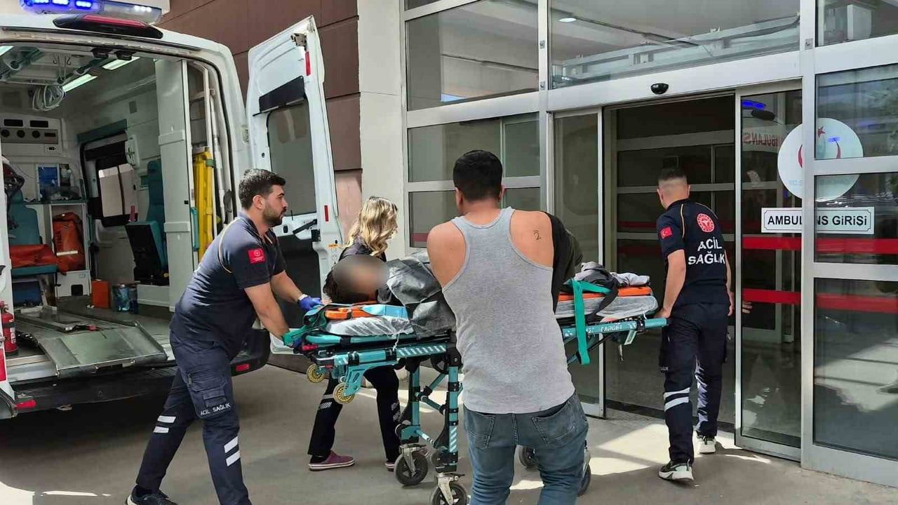 ADIYAMAN’DA 11 YAŞINDAKİ ÇOCUĞUN İZİNSİZ KULLANDIĞI İDDİA EDİLEN FORKLİFİN DEVRİLMESİ SONUCU 1...