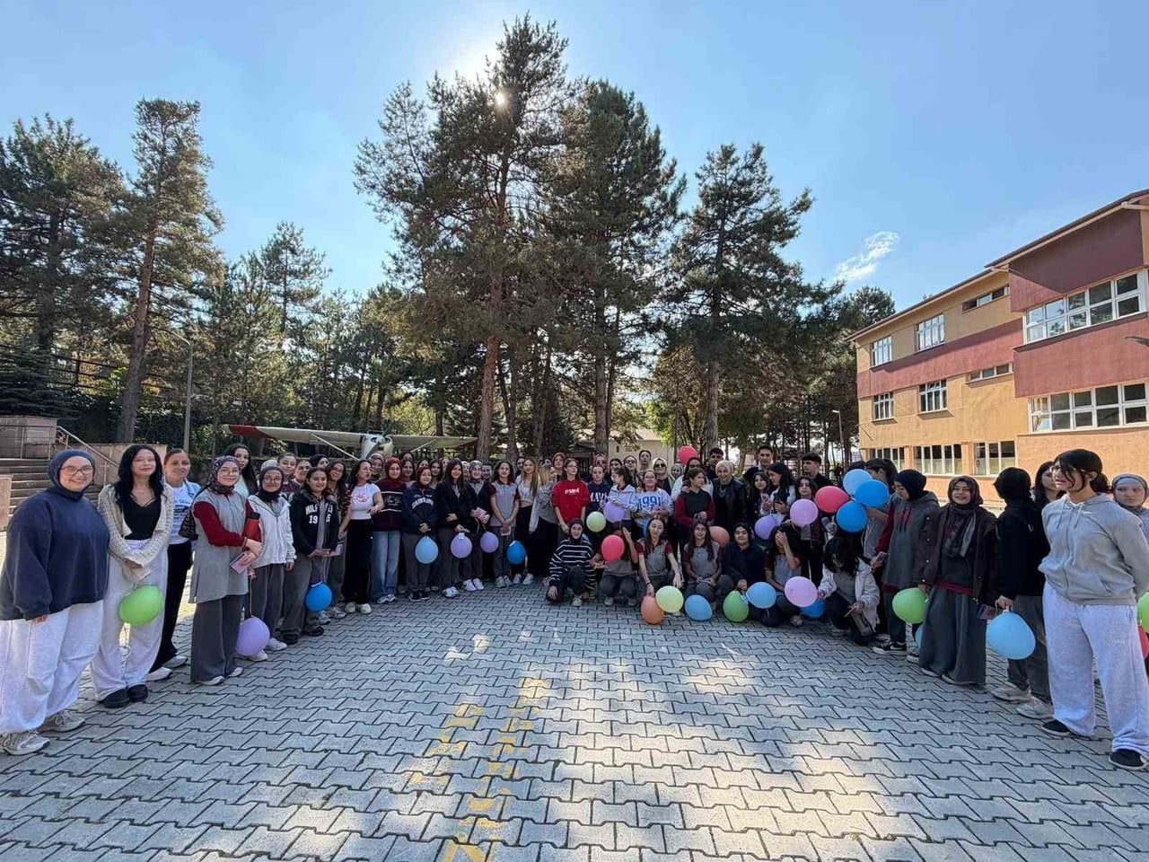 "11 EKİM DÜNYA KIZ ÇOCUKLARI GÜNÜ" ETKİNLİĞİ  KAPSAMINDA ÖĞRENCİLER BİR ARAYA GELDİ