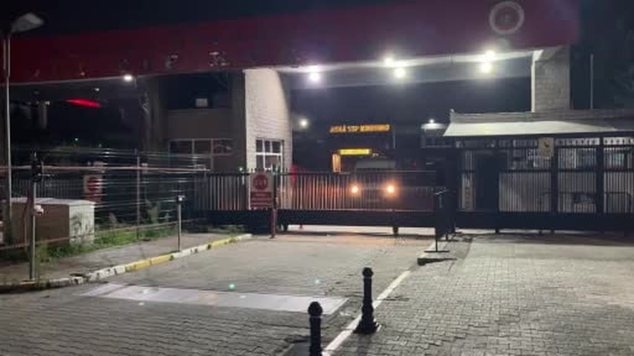 Gebze’de sele kapılan ve cesedi Pendik’te bulunan Fatih Demirtaş’ın cenazesi yakınları tarafından...