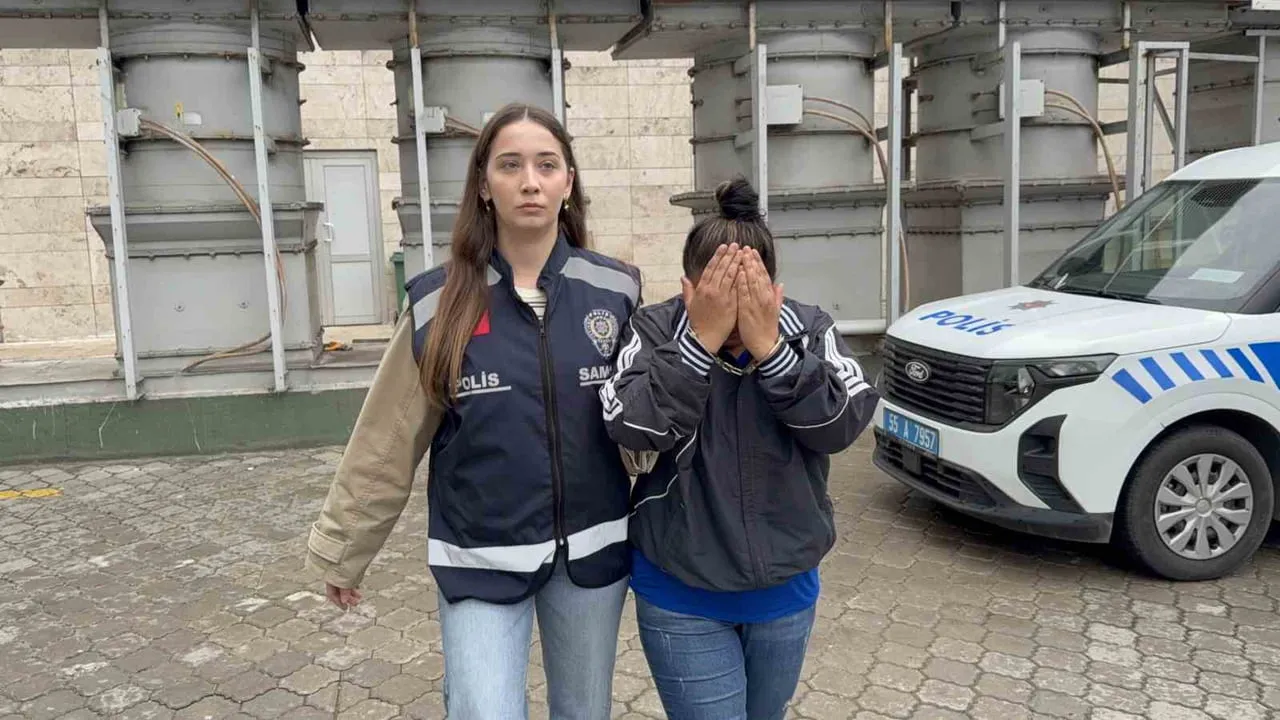 SAMSUN’DA 8 YAŞINDAKİ KIZINA ŞİDDET UYGULADIĞI VE ZAMAN ZAMAN DİLENDİRDİĞİ İDDİA EDİLEN ANNE S.K....