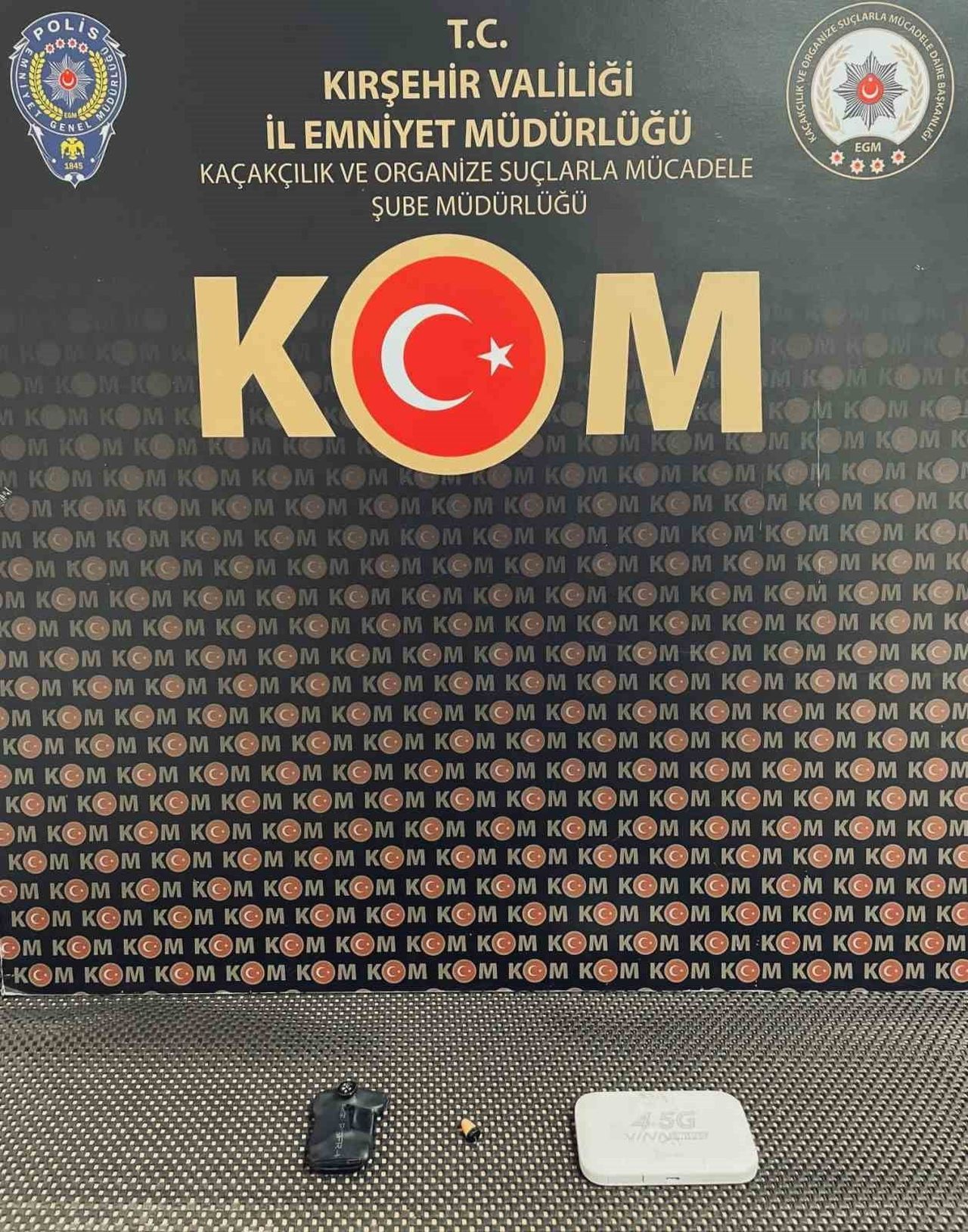 KIRŞEHİR'DE SÜRÜCÜ BELGESİ SINAVINDA KOPYA ÇEKMEYE YÖNELİK DÜZENEK HAZIRLADIĞI TESPİT EDİLEN 2...
