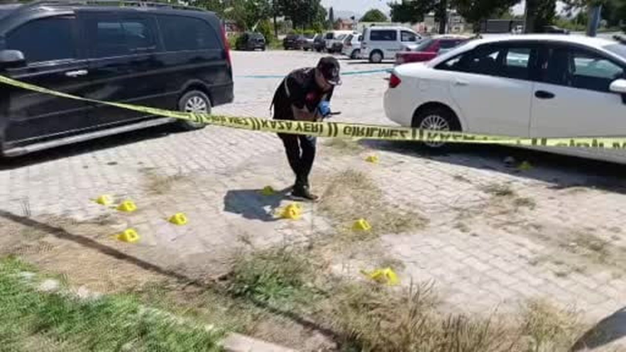 Otogarda karşılaşan husumetlilerin kavgası kanlı bitti: 2 yaralı