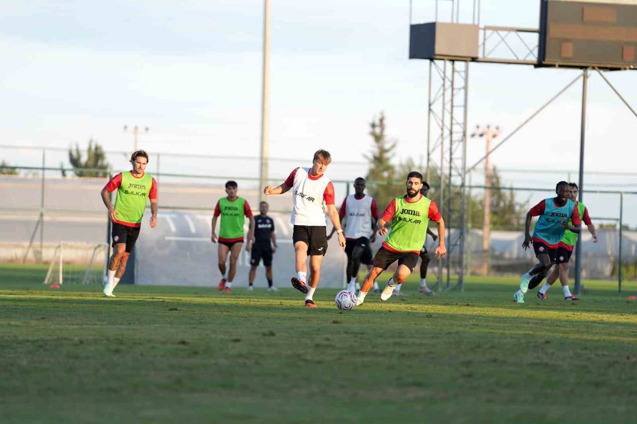 MİLLİ MAÇLAR SEBEBİYLE TRENDYOL SÜPER LİG'E VERİLEN ARADA ANTALYA’DA OLAN ÇORUM FK, KAMP...