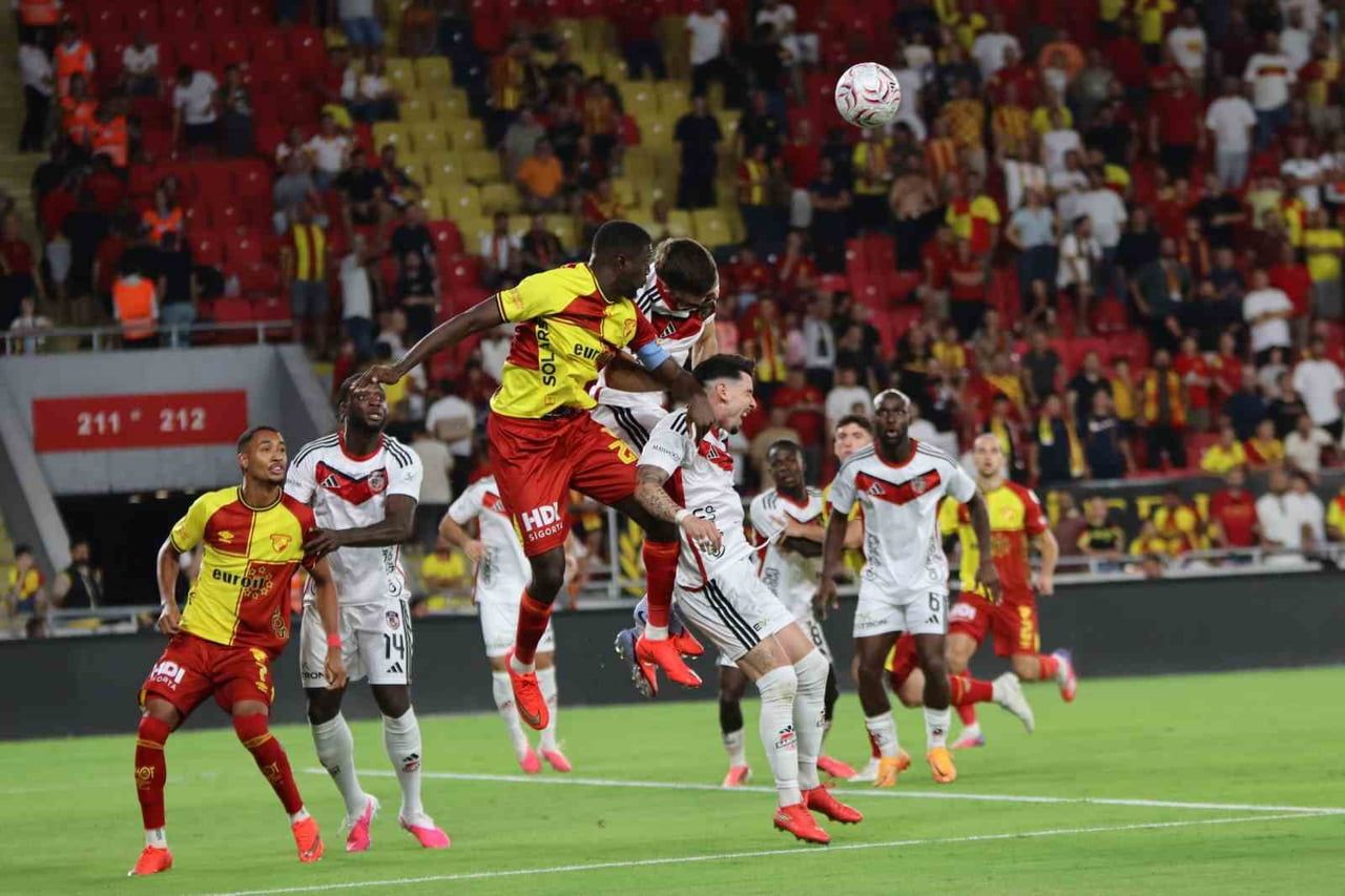 GÖZTEPE, TRENDYOL SÜPER LİG’İN 6. HAFTASINDA ÇAYKUR RİZESPOR İLE BERABERE KALARAK BU SEZONKİ...