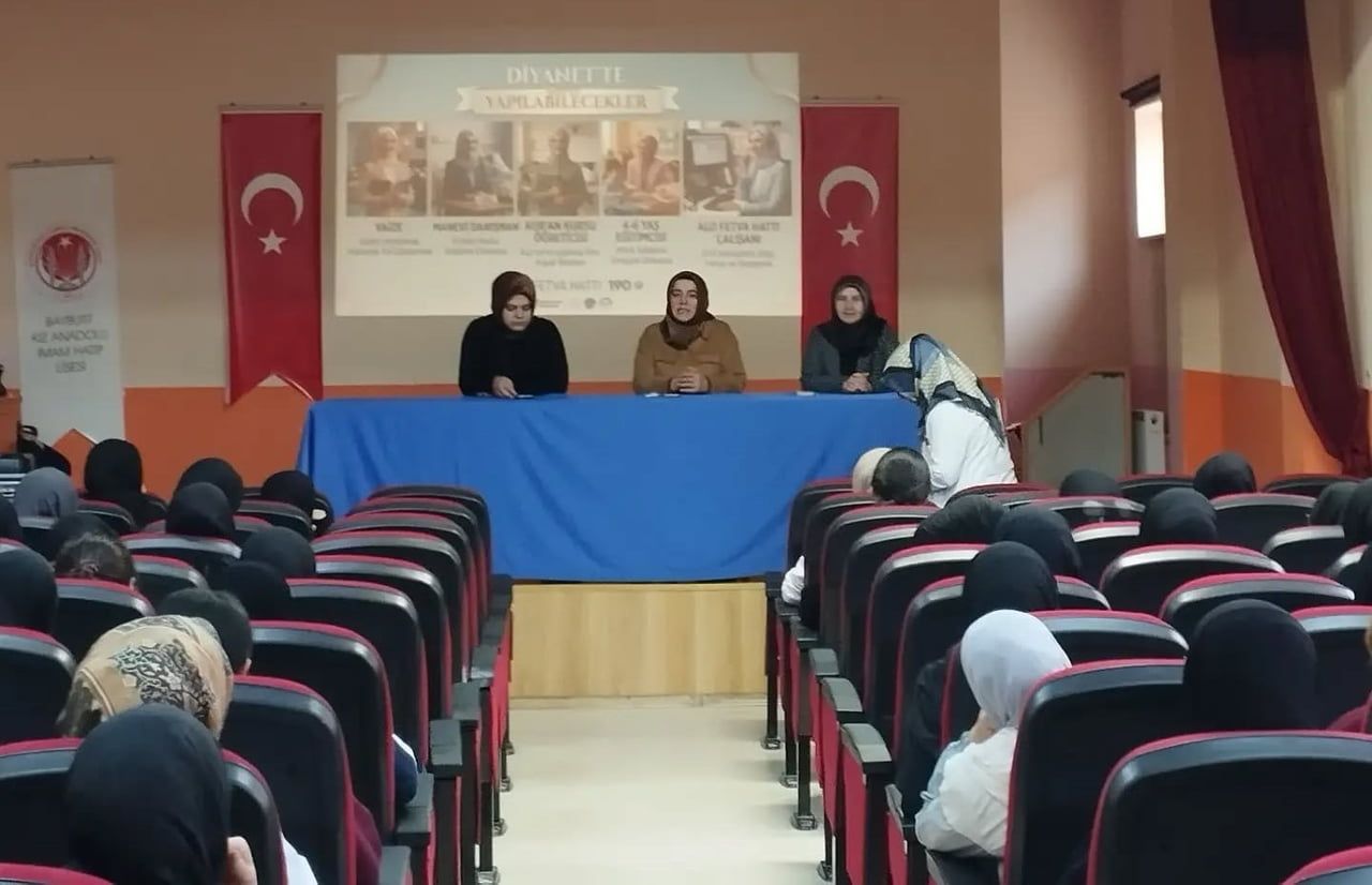 İMAM HATİP LİSESİNDE ÖĞRENCİ VE VELİLERE YÖNELİK PROGRAMLAR DÜZENLENDİ