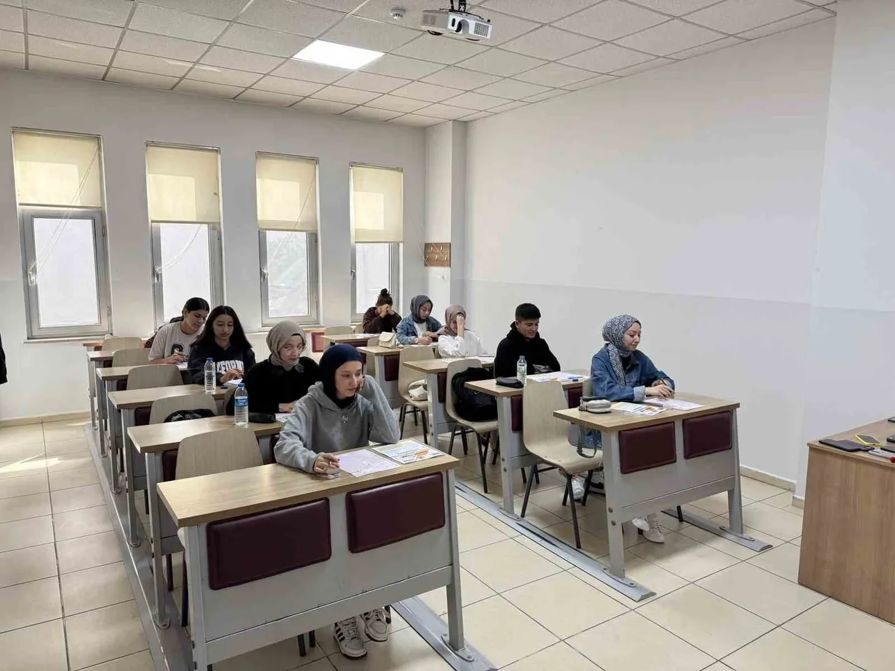 ÇORUM BELEDİYESİ GENÇLİK MERKEZLERİ TARAFINDAN GENÇLERİN ÜNİVERSİTE SINAVINA HAZIRLIK SÜRECİNE...
