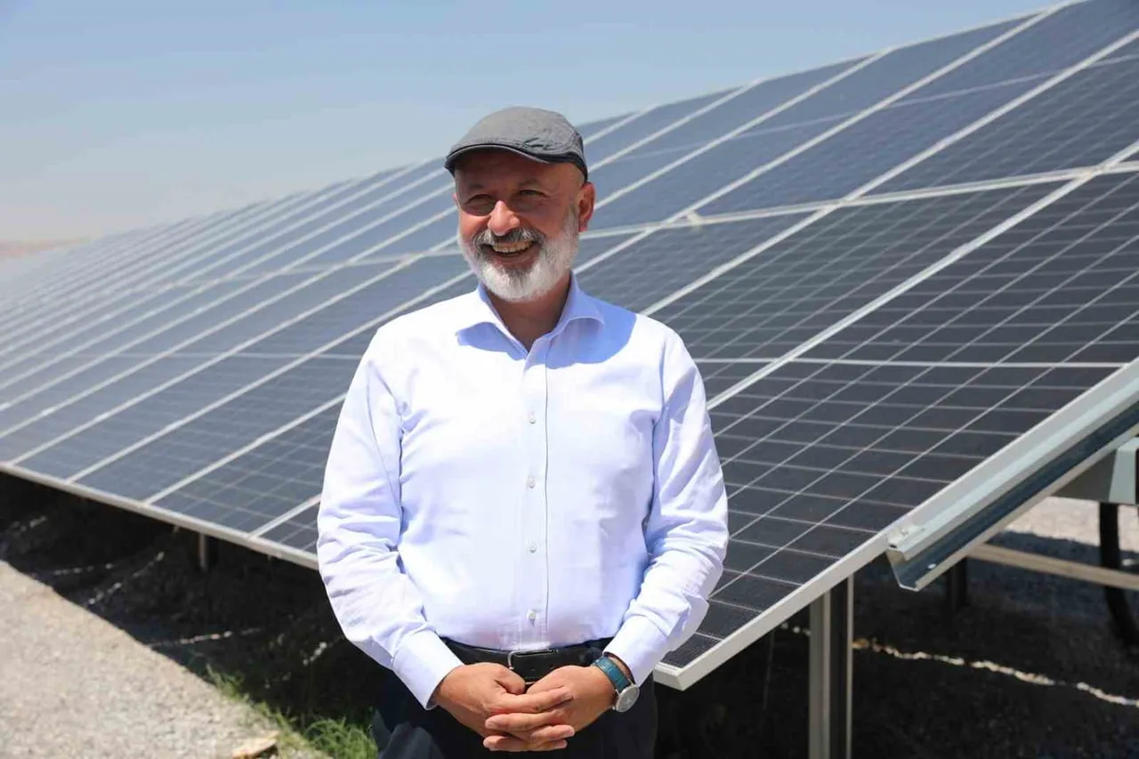 KOCASİNAN BELEDİYE BAŞKANI AHMET ÇOLAKBAYRAKDAR, KOCASİNAN BELEDİYESİ’NİN ANA HİZMET BİNASI BAŞTA...