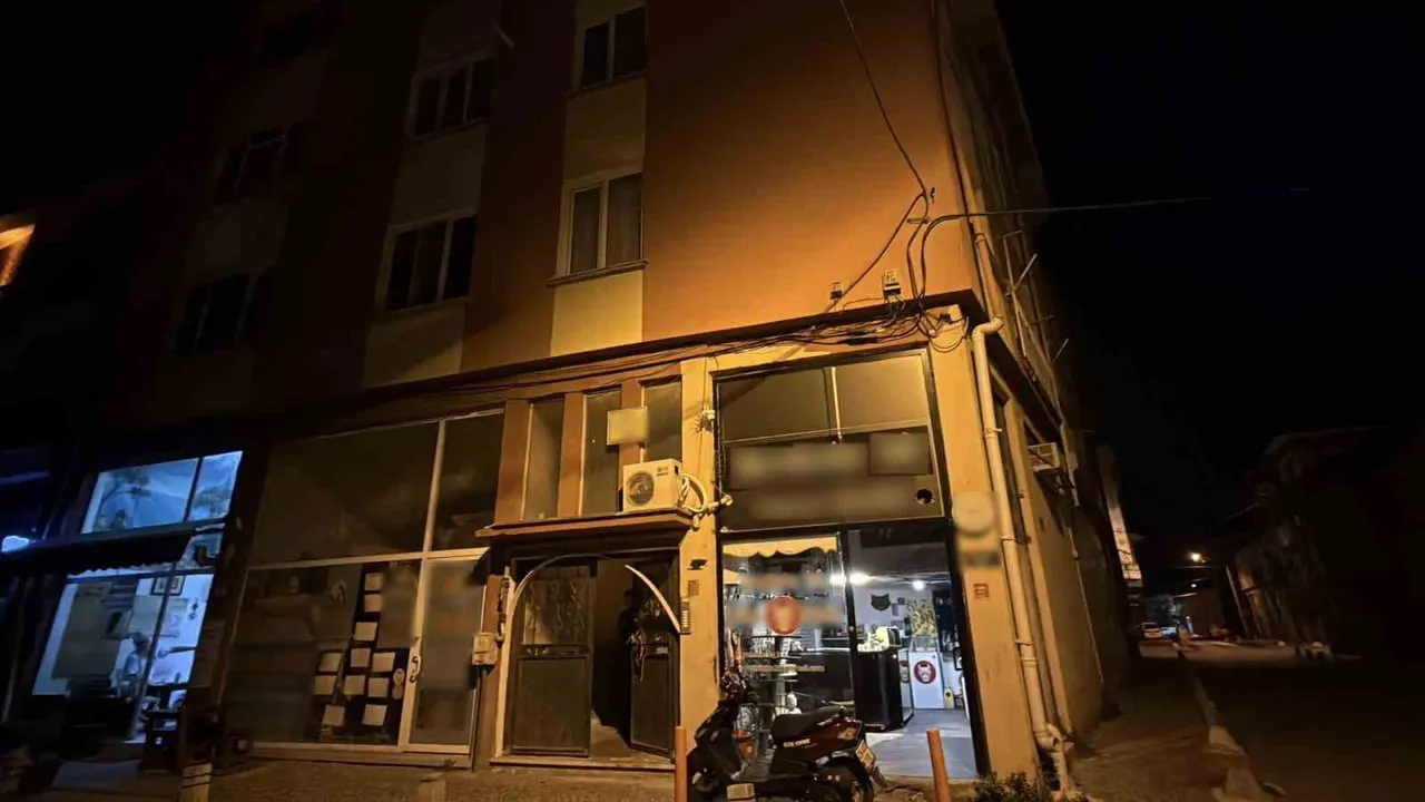 ESKİŞEHİR’DE, KARISININ BİR ADRESE UYUŞTURUCU ALMAK İÇİN GİRDİĞİNİ VE BİR DAHA ÇIKMADIĞINI...