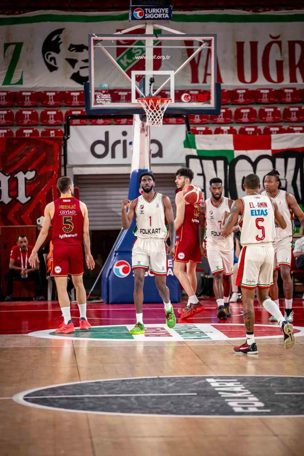 BASKETBOL SÜPER LİGİ'NDE İLK 3 HAFTADA 1 GALİBİYET VE 2 MAĞLUBİYET ALAN KARŞIYAKA BASKETBOL, ÜST...