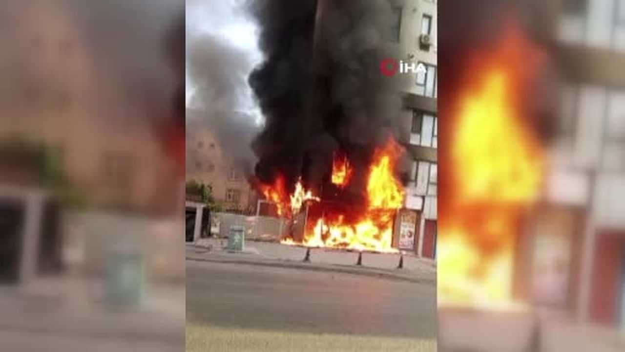 Pendik'te iş yeri alevlere teslim oldu