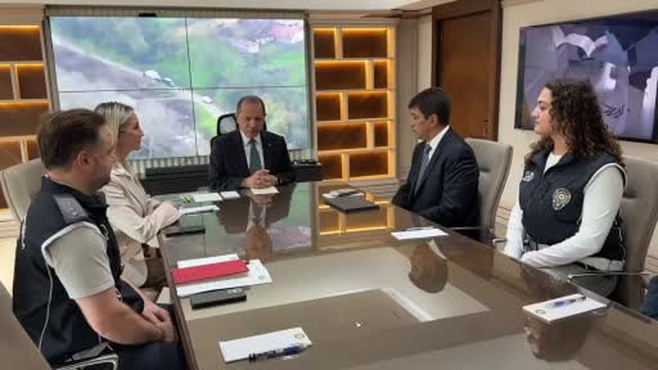 FETÖ bağlantılı göçmen kaçaklığı şebekesi Türkiye ve Fransa’da gerçekleştilen operasyonla...