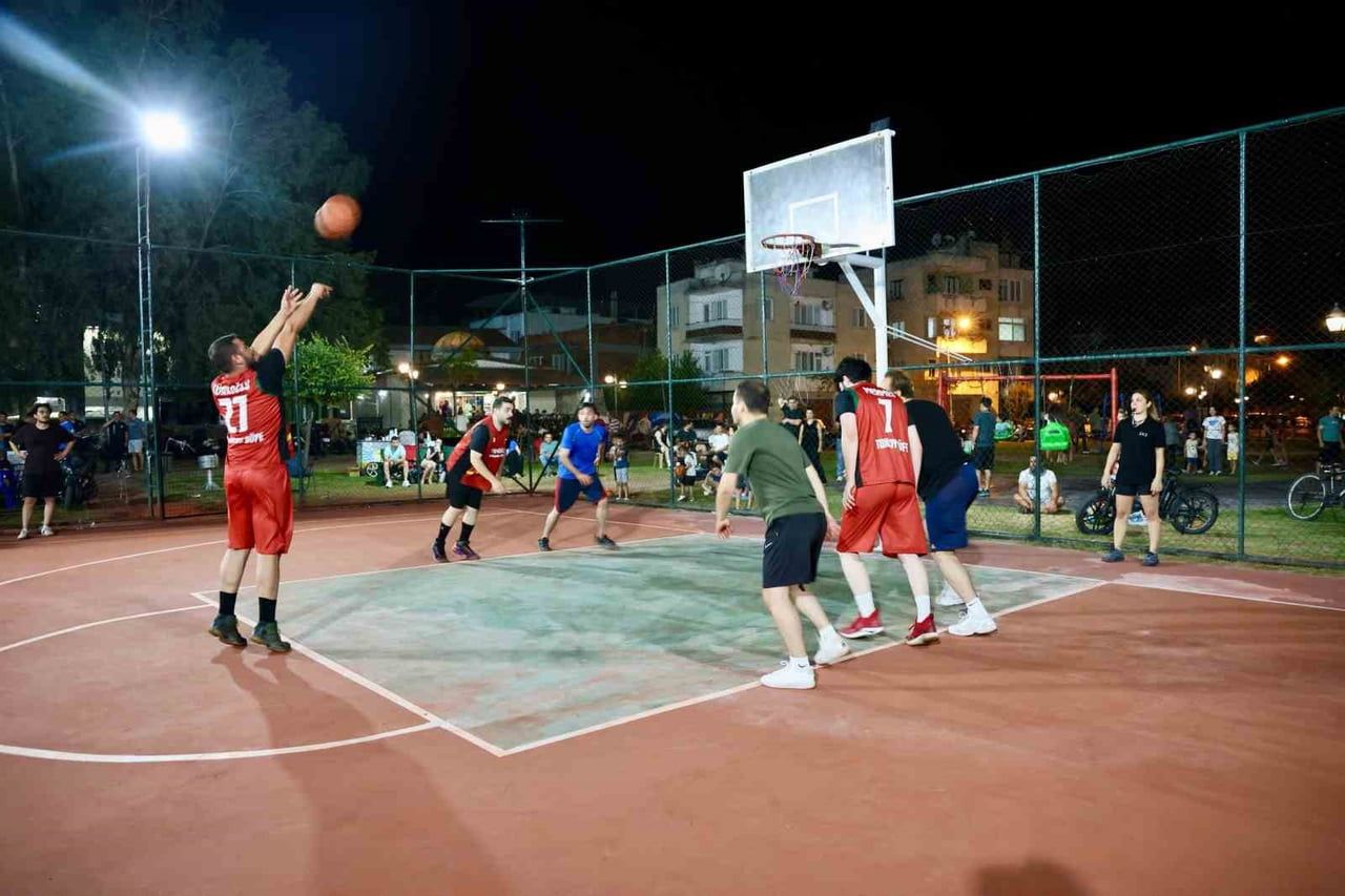 AYDIN'IN ÇİNE İLÇESİNDE ÜÇ GÜN SÜRECEK OLAN VE OYNANAN İLK GÜN KARŞILAŞMALARIYLA BAŞLAYAN 3X3...