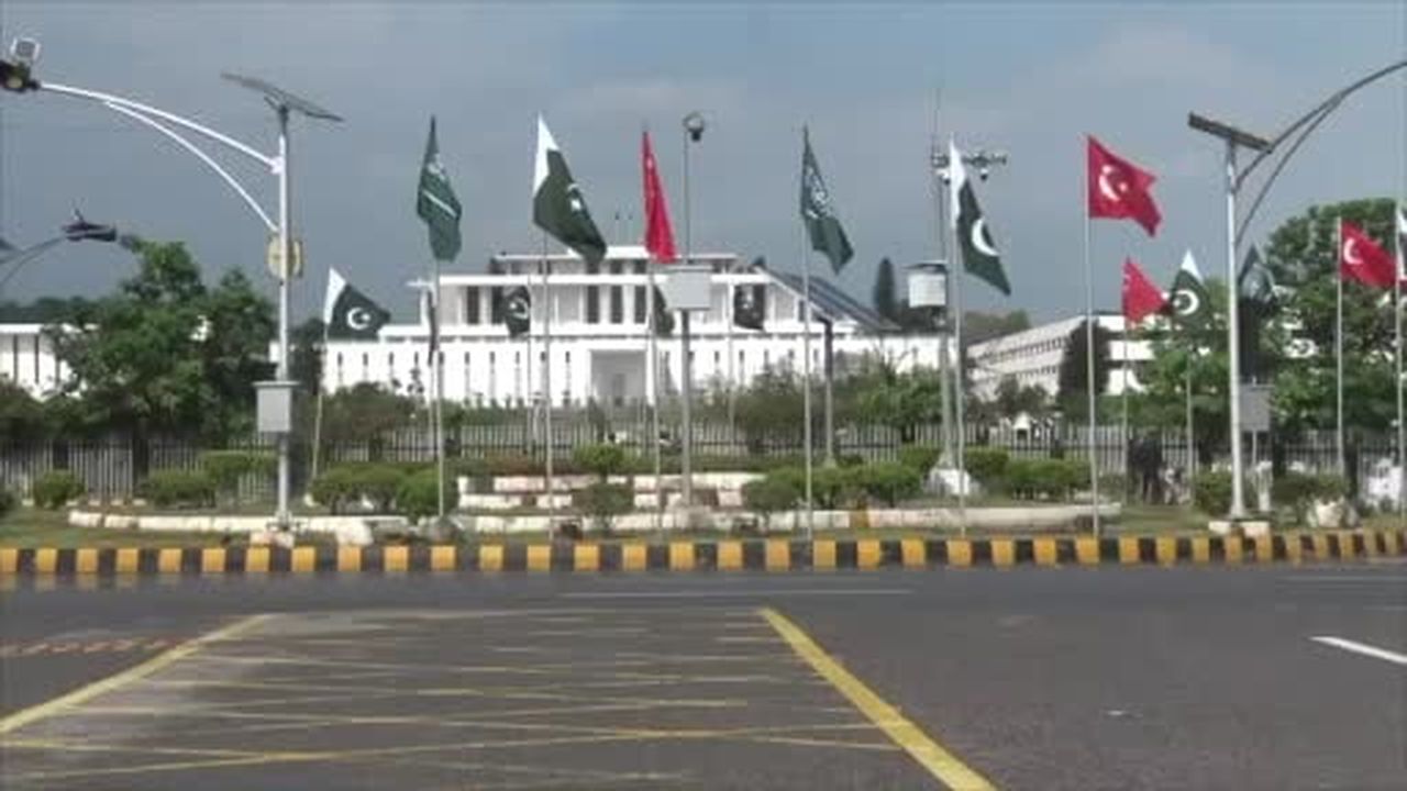 Pakistan'ın başkenti İslamabad'da Pakistan, Türkiye ve Suudi Arabistan arasında imzalanan tarihi...