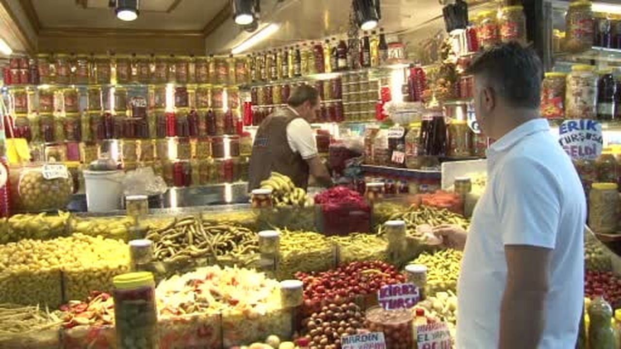 Koçanıyla mısırın da turşusunu kurdular