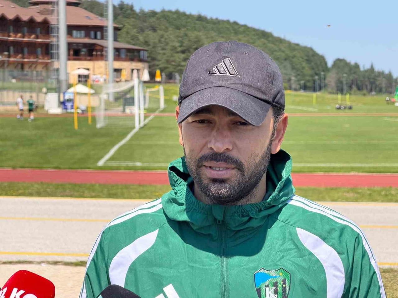 YENİ SEZON HAZIRLIKLARINI DÜZCE’DE SÜRDÜREN KOCAELİSPOR’DA TEKNİK DİREKTÖR SELÇUK İNAN, TAKIMIN...