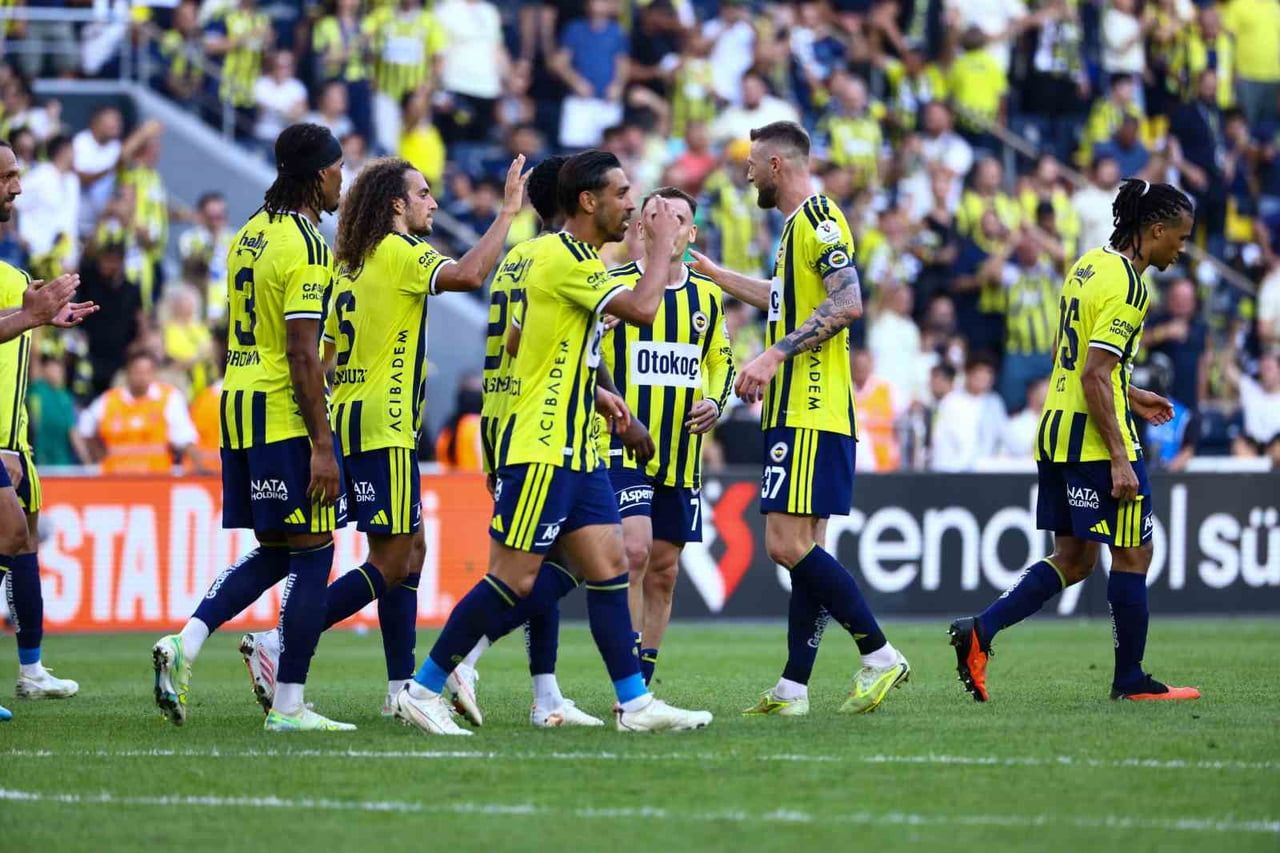 FENERBAHÇE'DE 13 FUTBOLCU ÜLKELERİNİN MİLLİ TAKIMLARI İÇİN MÜCADELE EDECEK