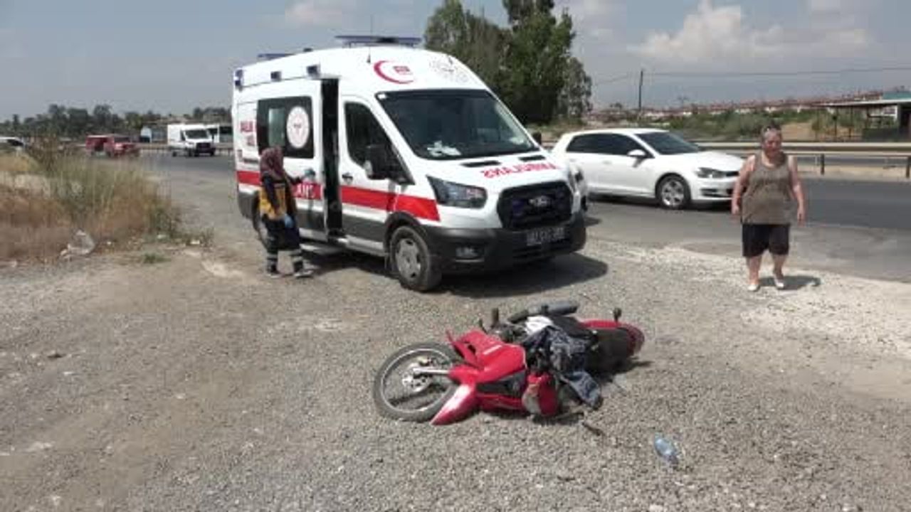 Otomobil ile motosiklet çarpıştı, görgü tanığı ile sürücü kazayı tartıştı