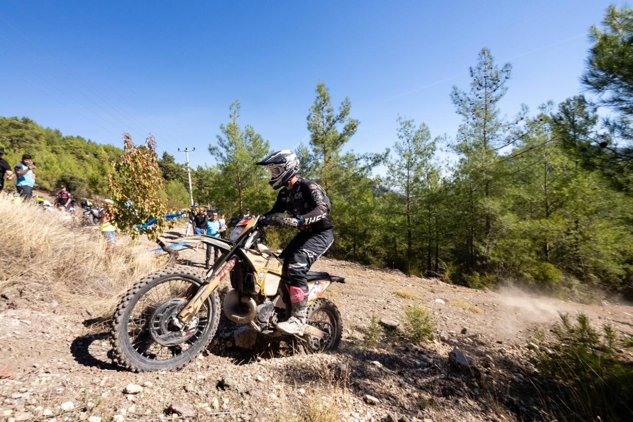 ANTALYA’NIN KEMER İLÇESİNDE DÜZENLENEN 17. SEA TO SKY ENDURO MOTOSİKLET YARIŞI’NIN İKİNCİ GÜNÜNDE...