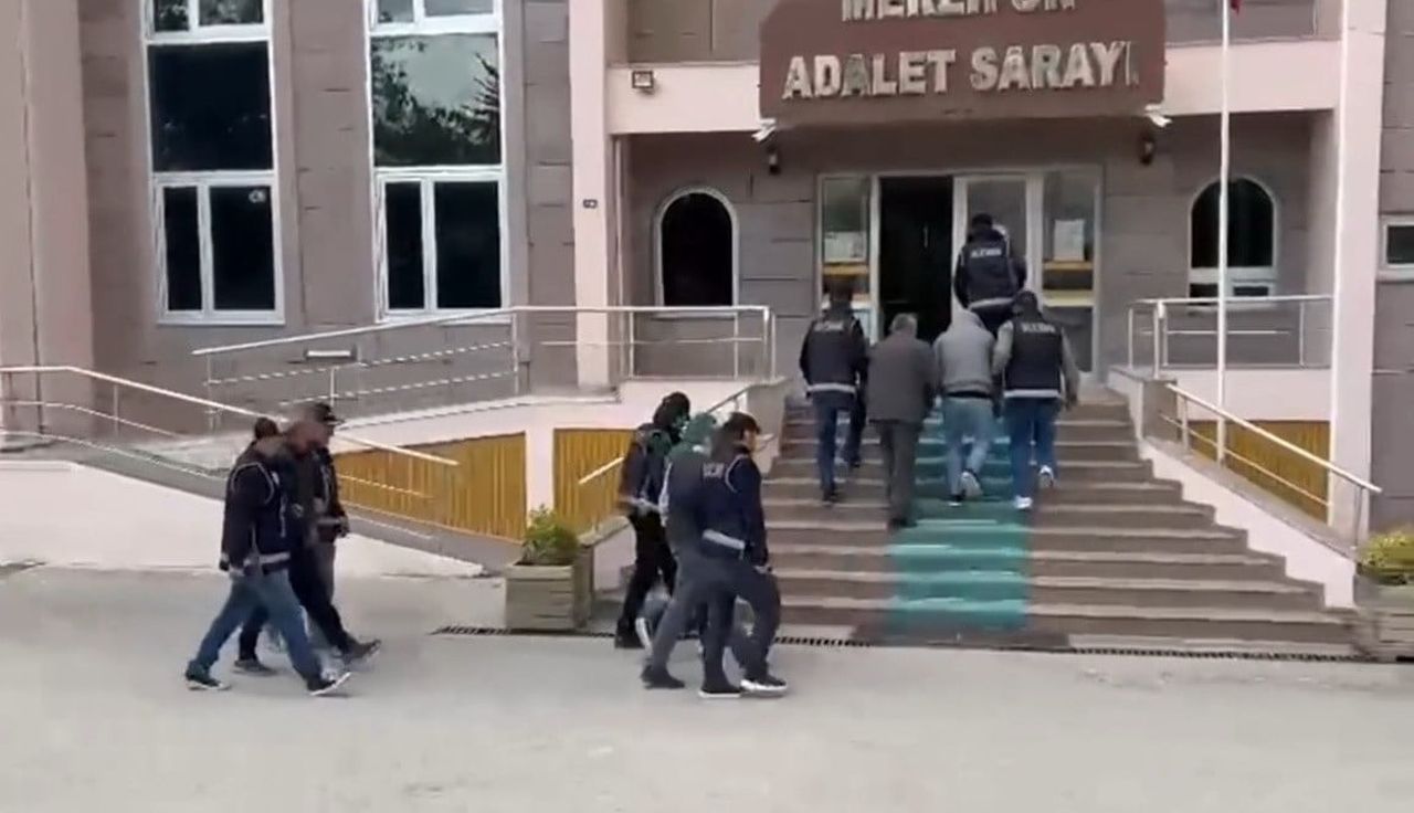 AMASYA'NIN MERZİFON VE GÜMÜŞHACIKÖY İLÇELERİNDE FAALİYET GÖSTEREN AV BAYİLERİNE YÖNELİK SİLAH VE...