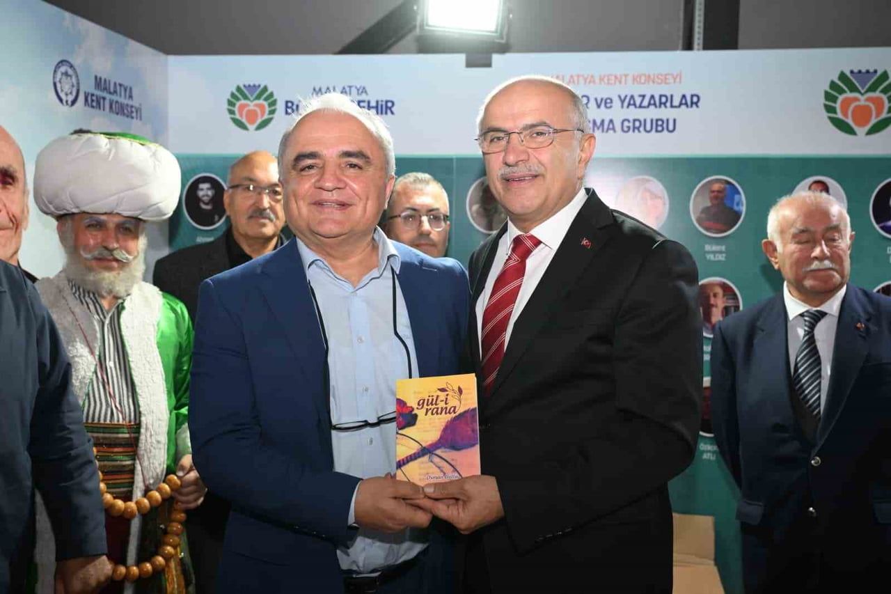 MALATYA KİTAP FUARI YAZAR VE ZİYARETÇİLERDEN TAM NOT ALDI