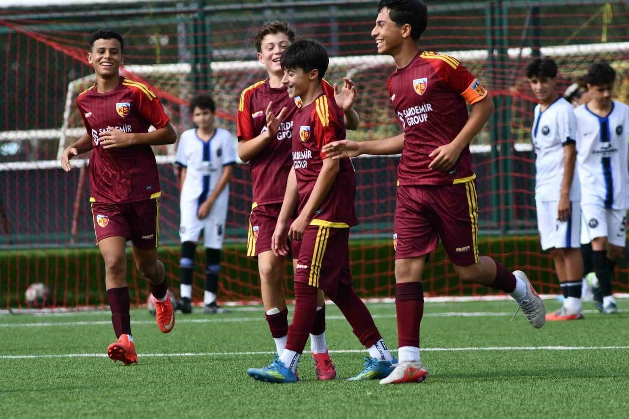 U14 GELİŞİM LİGİ 15. GRUPTA MÜCADELE EDEN KAYSERİSPOR LİGİN 2. HAFATSINDA EVİNDE MERSİN TERSPOR’U...