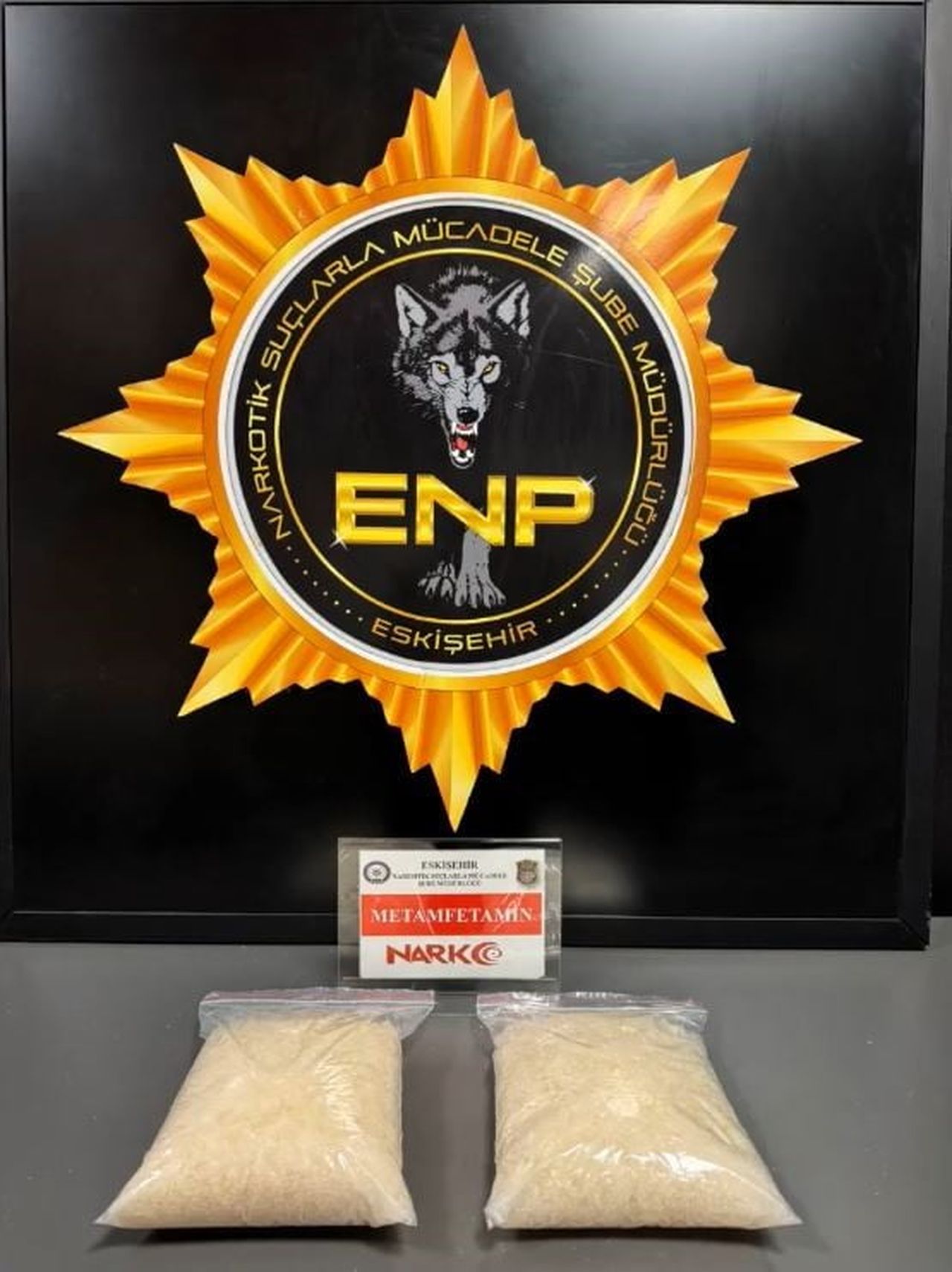 ESKİŞEHİR'DE NARKOTİK SUÇLARLA MÜCADELE ŞUBE MÜDÜRLÜĞÜ EKİPLERİNCE DÜZENLENEN OPERASYONDA 2 PARÇA...