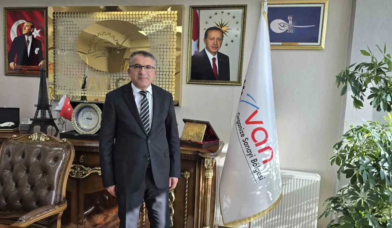 VAN ORGANİZE SANAYİ BÖLGESİ (OSB) YÖNETİM KURULU BAŞKANI MEMET ASLAN, YENİ ADLİ YIL DOLAYISIYLA...
