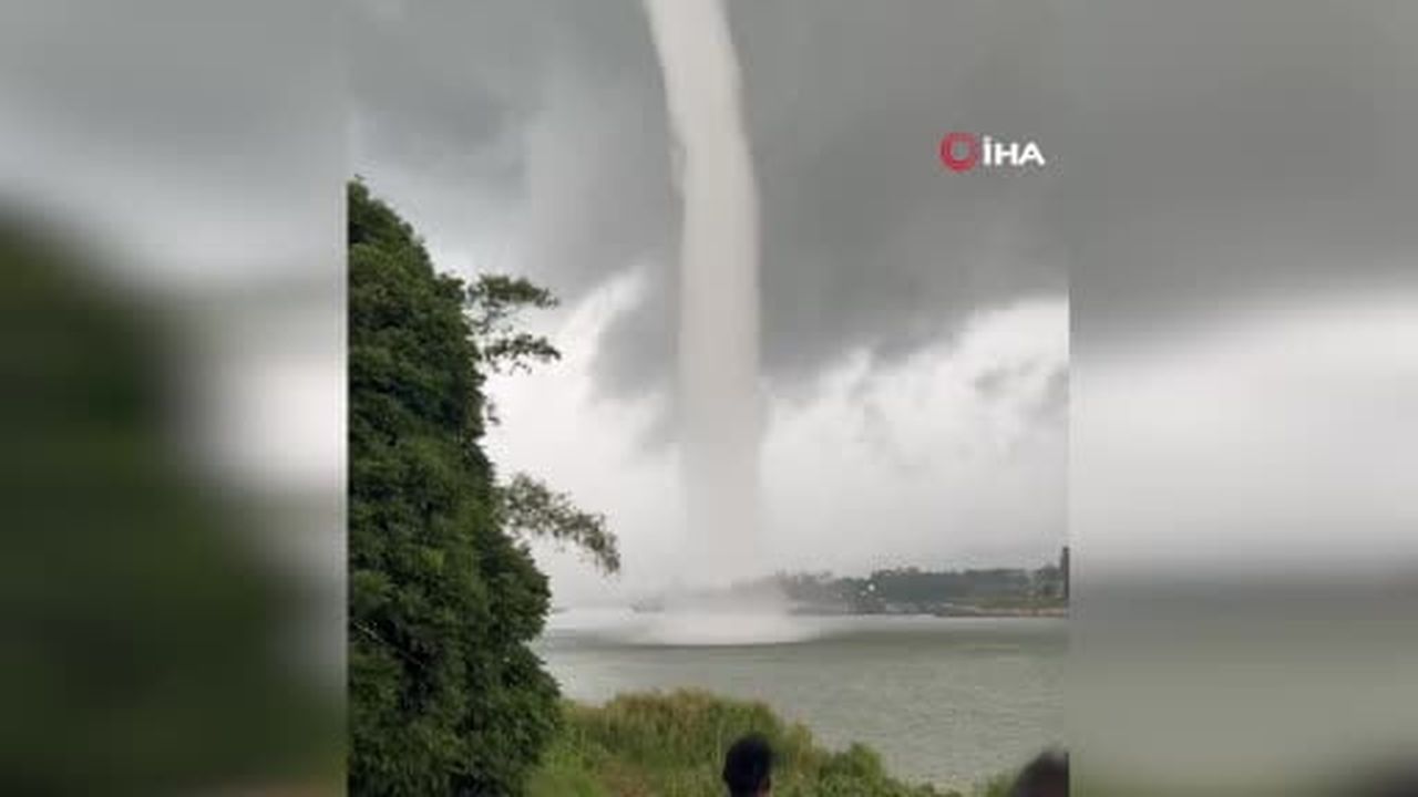 Çin'in Guangdong eyaletindeki bir nehrin üzerinde 60 metrelik hortum çıktı.